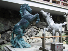 貴船神社馬の彫像