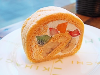 KIHACHI CAFÉのトライフルロールケーキ