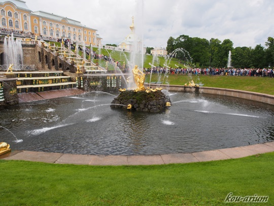 夏の宮殿の噴水ショー
