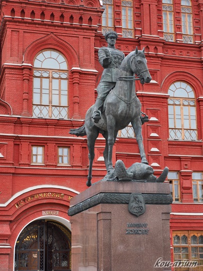 ジューコフ元師騎馬像とロシア国立歴史博物館