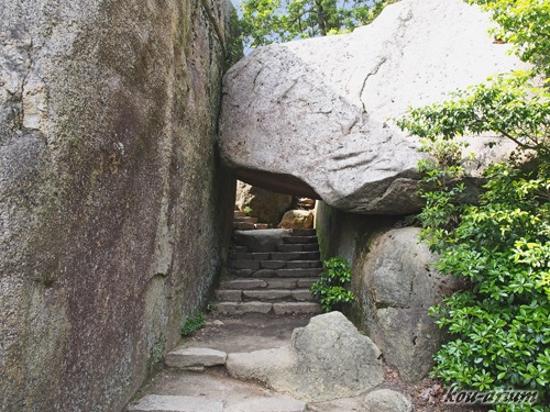 弥山の奇岩