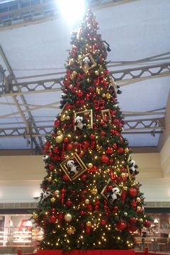 JR上野駅のクリスマスツリー